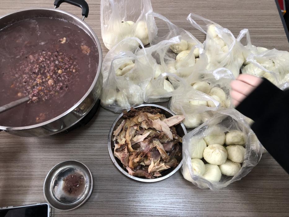 Zemeijia-medarbejdere fejrer Laba-festivalen