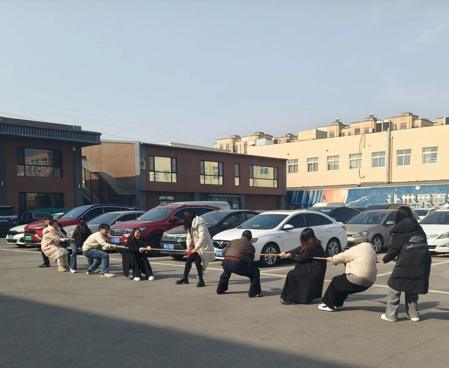 Tovtrækning og hoppereb ved middagstid ved Zemeijia